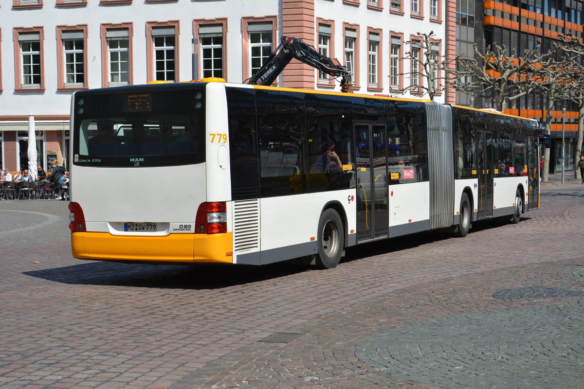 Am 21.04.2016 fährt MZ-SW 779 auf der Linie 55 nach Bischofsheim. Aufgenommen wurde ein MAN Lion's City G / Mainz Innenstadt.
