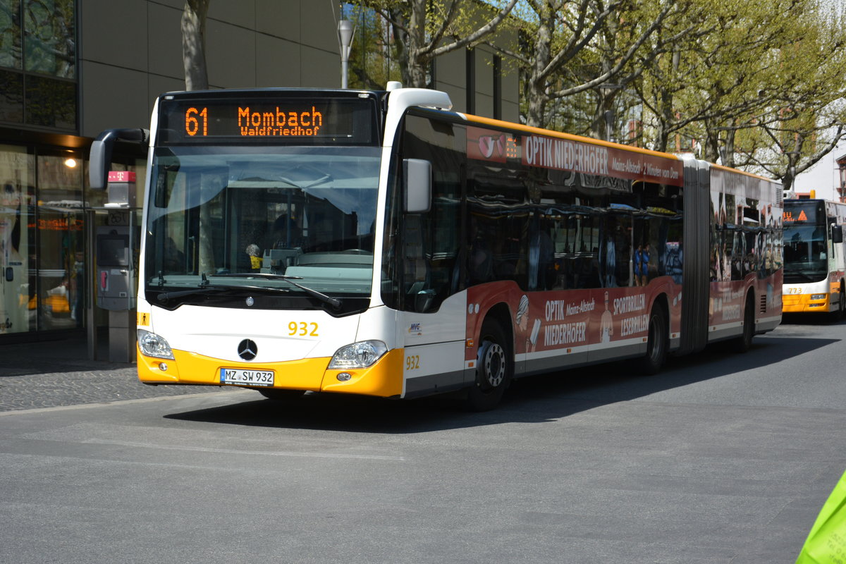 Am 21.04.2016 fährt MZ-SW 932 auf der Linie 61 nach Mombach. Aufgenommen wurde ein Mercedes Benz Citaro G II / Mainz Innenstadt.

