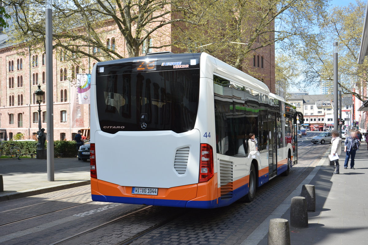 Am 21.04.2016 fährt WI-VG 1044 auf der Linie 28. Aufgenommen wurde ein Mercedes Benz Citaro II Low Entry / Mainz Innenstadt.
