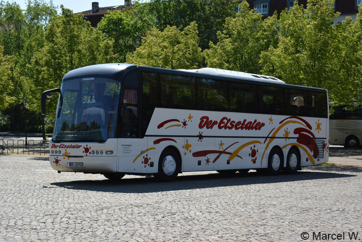 Am 21.05.2018 steht HF-AD 903 auf dem Bassinplatz in Potsdam. Aufgenommen wurde ein Neoplan Euroliner.