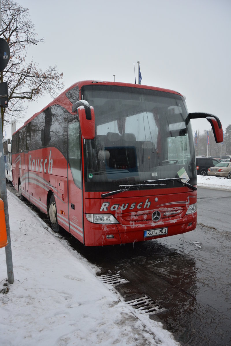 Am 23.01.2016 steht KÖT-PR 1 (Mercedes Benz Tourismo / Rausch-Reisen) am Olympischer Platz in Berlin.
