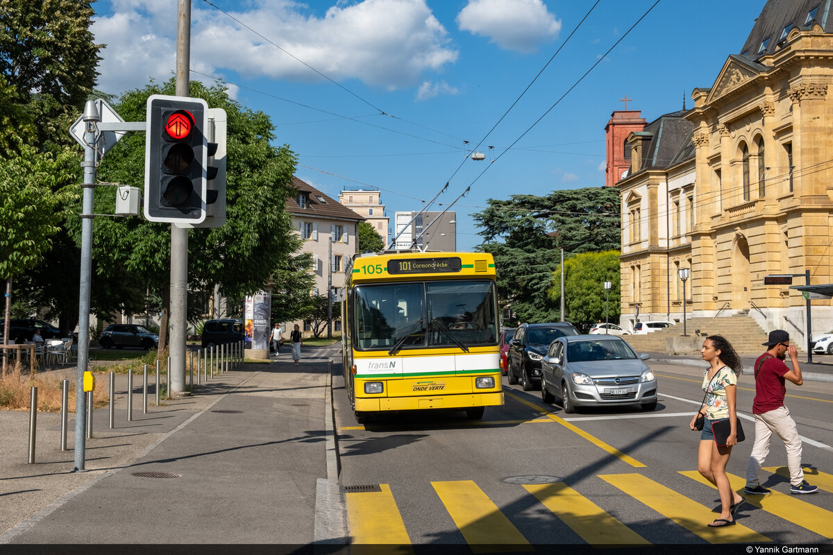 Am 23.06.2023 ist der BGT 5-25 TransN Nr. 105 unterwegs auf der Linie 101 und konnte hier kurz vor der Haltestelle Université, Neuchâtel aufgenommen werden