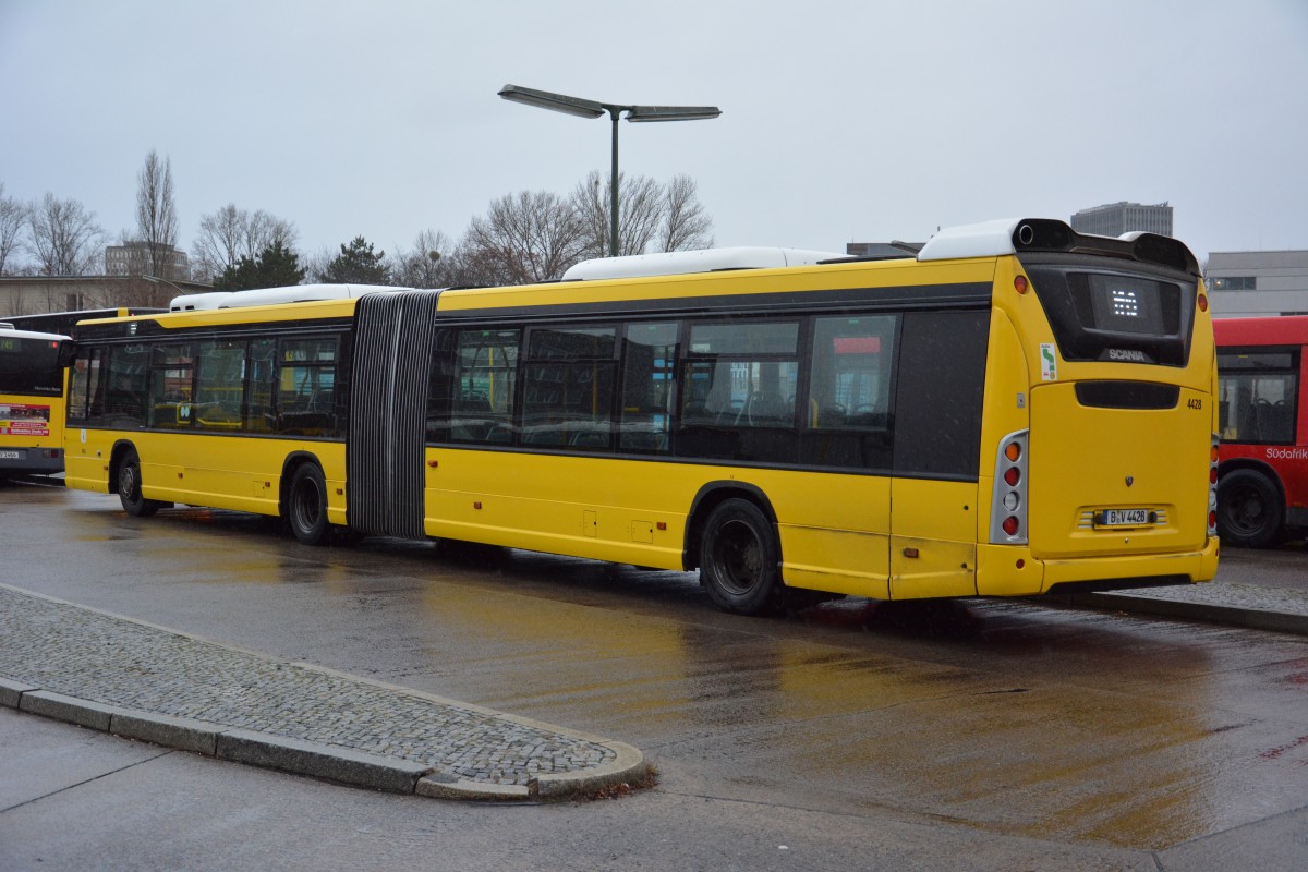 Am 24.12.2014 steht B-V 4428 an der Hertzallee in Berlin. Aufgenommen wurde ein Scania Citywide.
