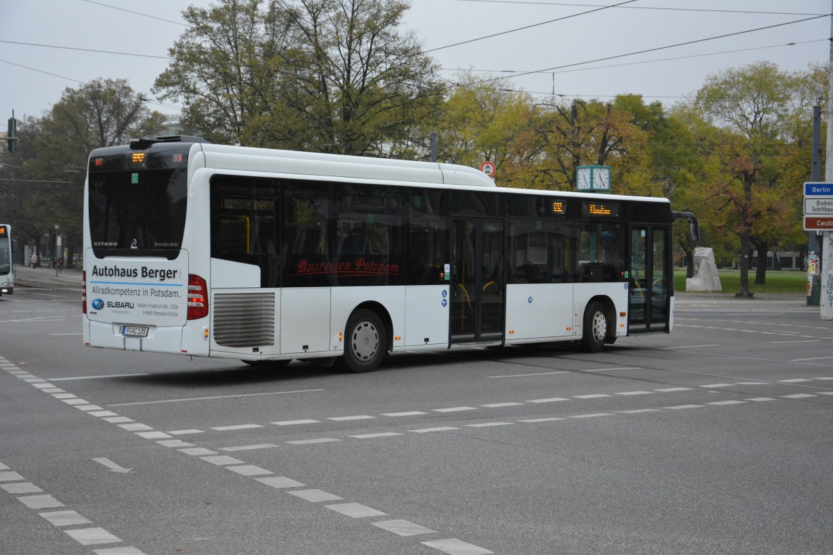 Am 25.10.2014 fährt P-AC 135 auf der Linie 692 zum Klinikum. Aufgenommen wurde ein Mercedes Benz O530 Low Entry , Potsdam Platz der Einheit.
