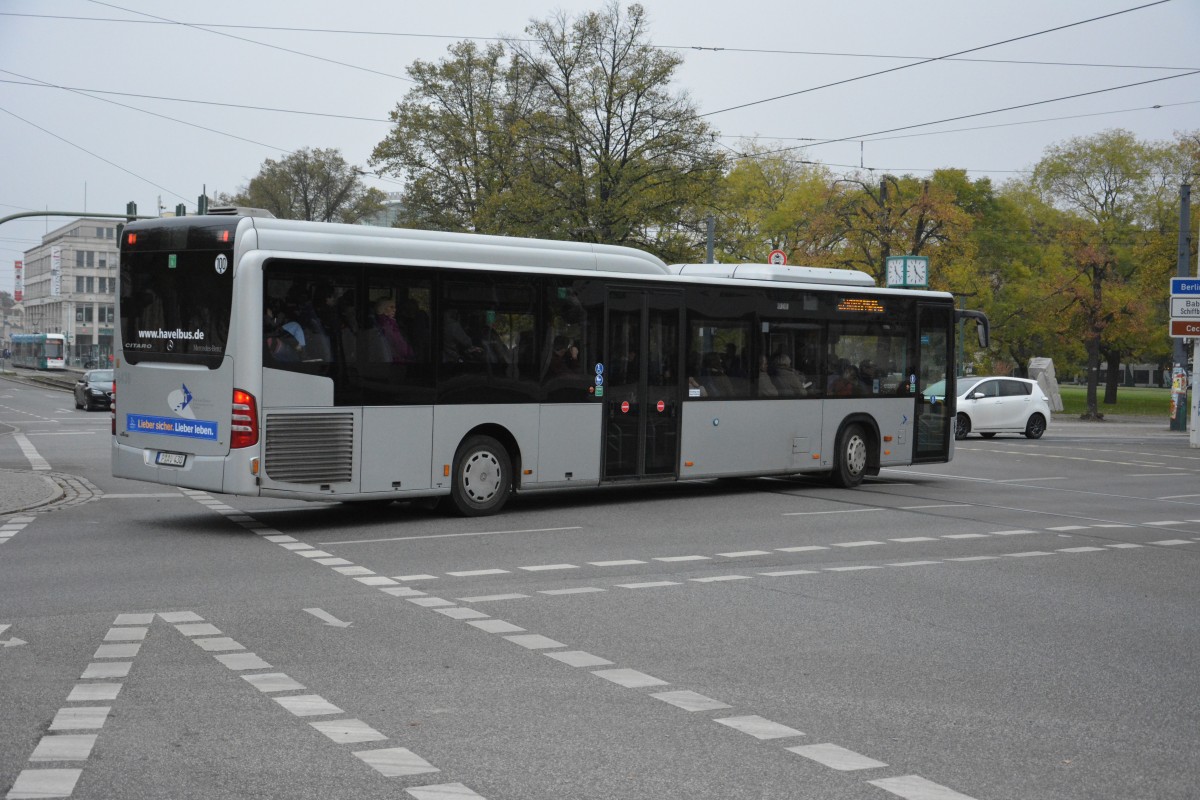 Am 25.10.2014 fährt P-AV 430 auf der Linie 612. Aufgenommen wurde ein Mercedes Benz O530 Low Entry Ü, Potsdam Platz der Einheit.
