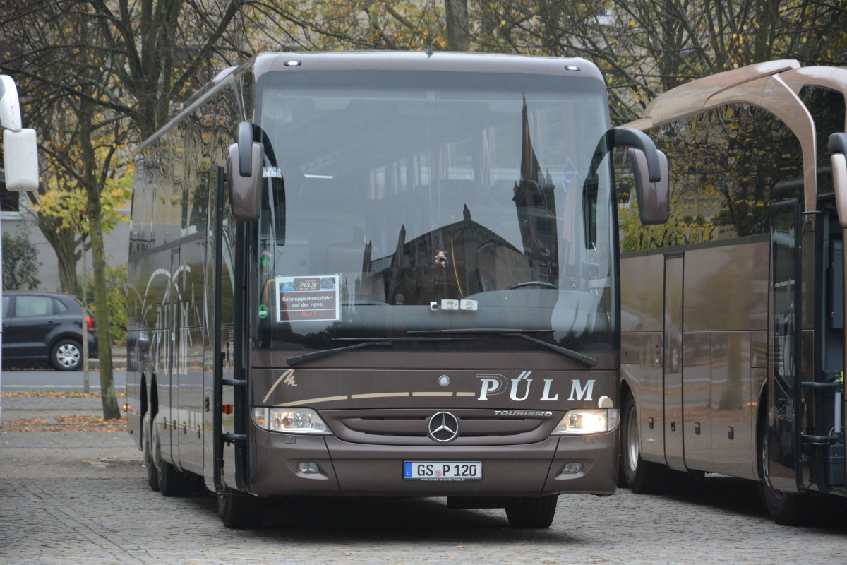 Am 25.10.2014 steht GS-P 120 (Mercedes Benz Tourismo) am Bassinplatz in Potsdam.
