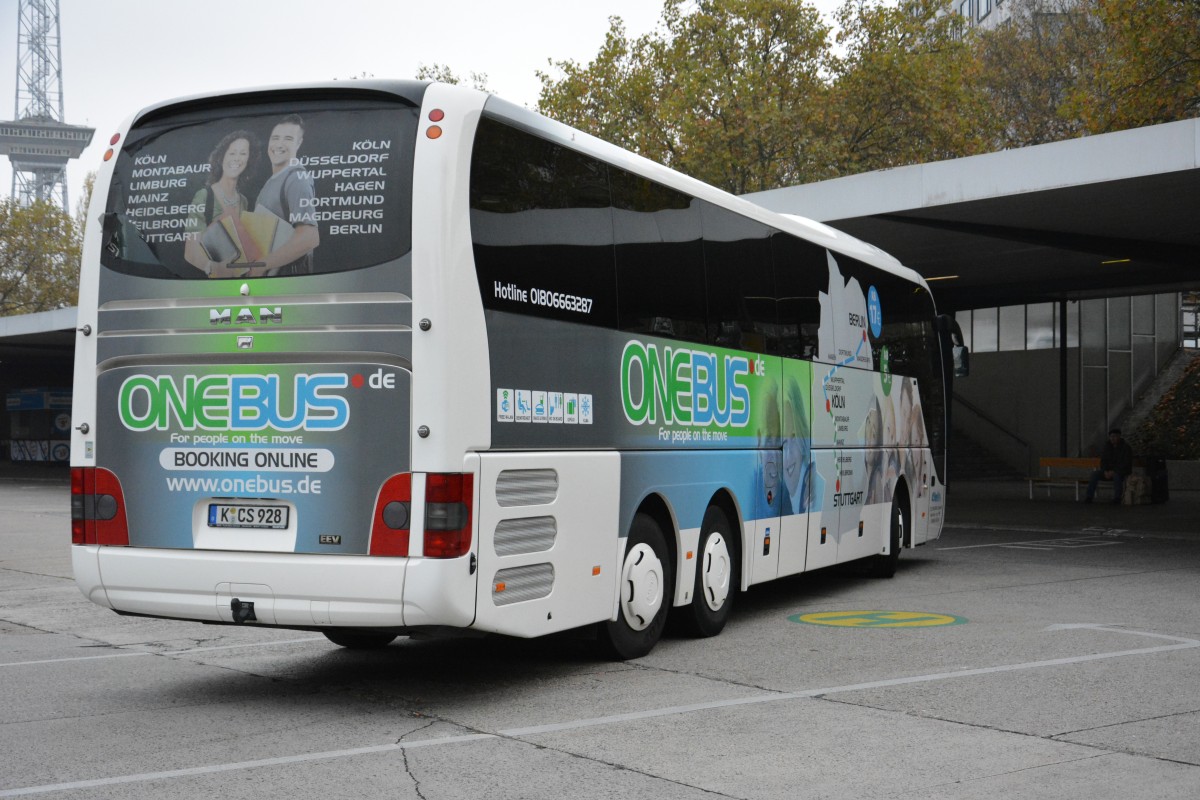 Am 25.10.2014 wird K-CS 928 (MAN Lion's Coach) nach Köln am Halt Berlin ZOB bereitgestellt.
