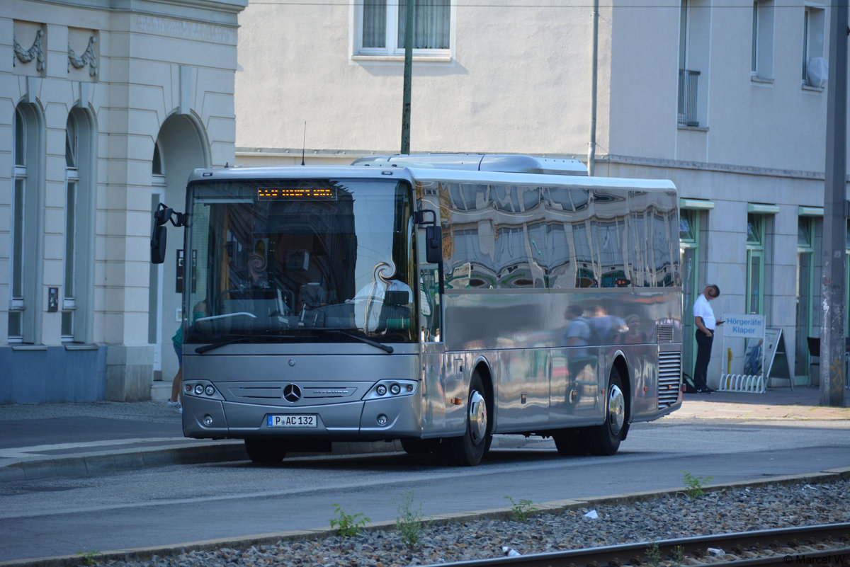 Am 26.07.2018 wurde P-AC 132 am Platz der Einheit in Potsdam gesichtet. Aufgenommen wurde ein Mercedes Benz Intouro.
