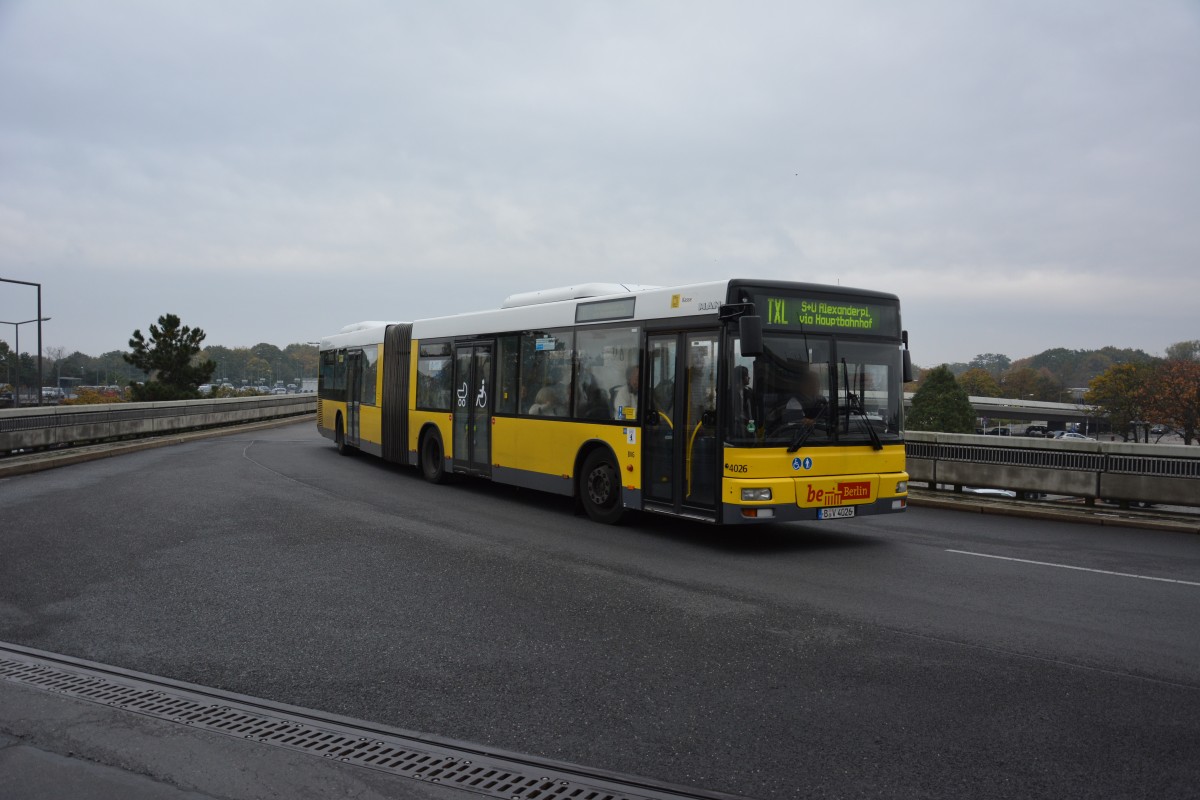 Am 26.10.2014 fährt B-V 4026 auf der Linie TXL. Aufgenommen wurde ein MAN NG 313, Flughafen Berlin Tegel.
