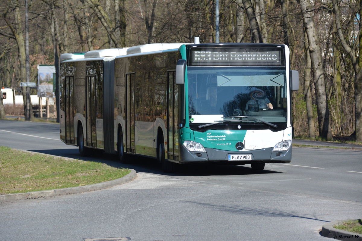Am 28.03.2017 fährt P-AV 988 auf der Linie 693 zwischen dem Bahnhof Rehbrücke und Rathaus Babelsberg. Aufgenommen wurde ein Mercedes Benz Citaro der zweiten Generation.