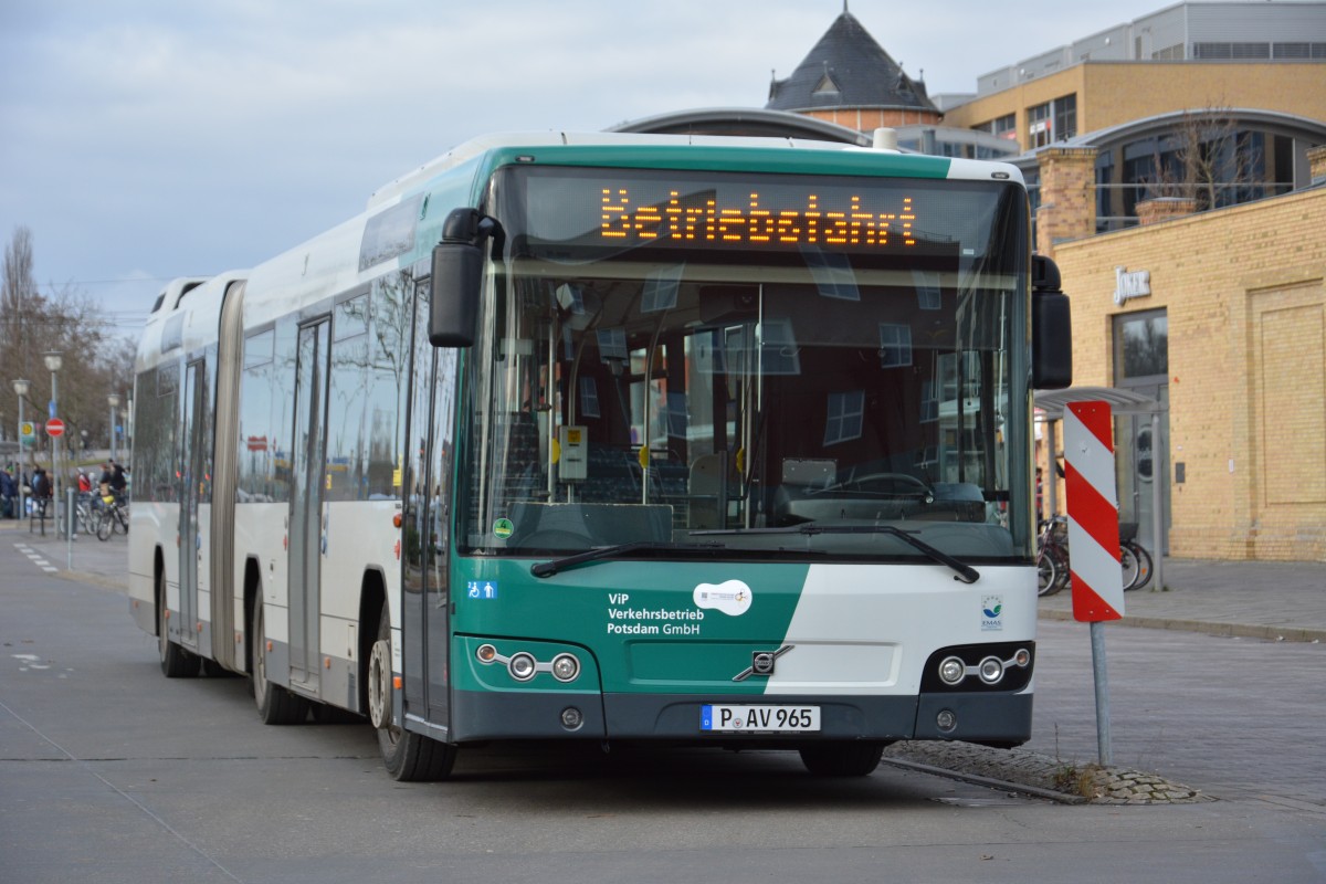 Am 29.01.2015 steht P-AV 695 am Hauptbahnhof in Potsdam. Aufgenommen wurde ein Volvo 7700.
