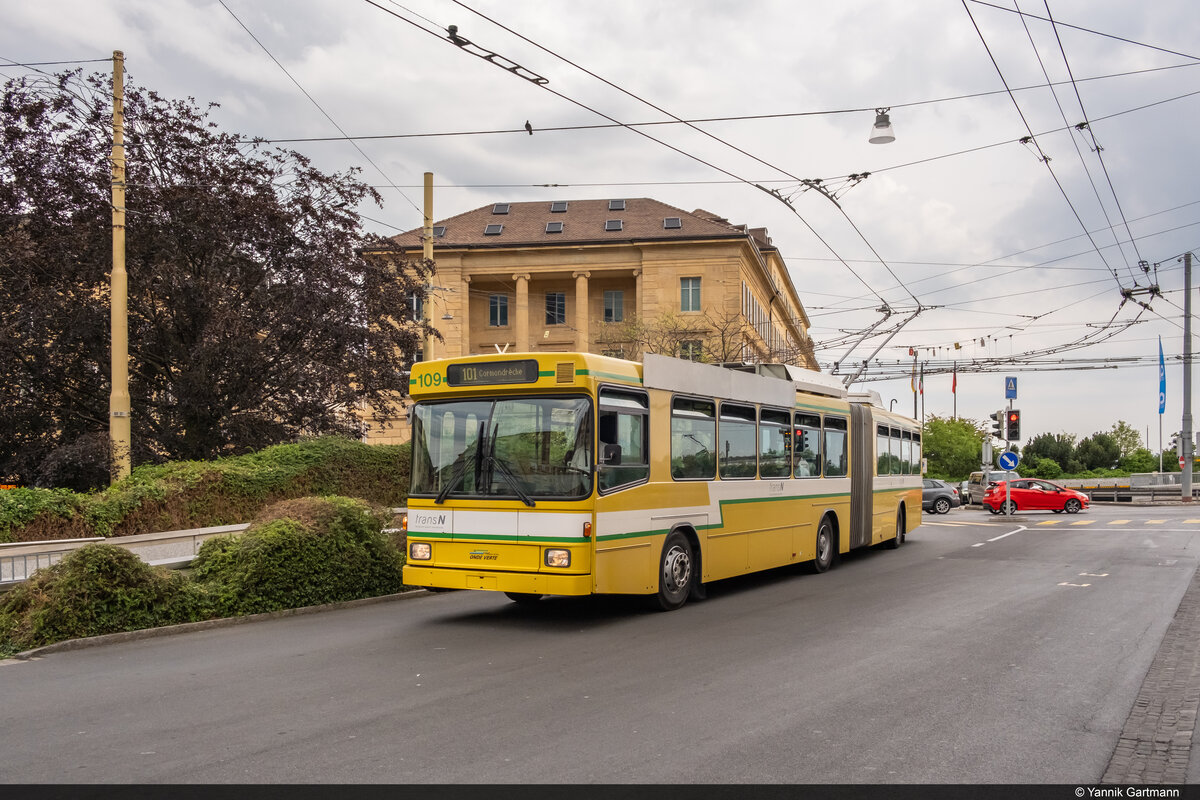 Am 29.06.2023 ist der BGT 5-25 TransN Nr. 109 unterwegs auf der Linie 101 und konnte hier auf dem Place Pury, Neuchâtel aufgenommen werden
