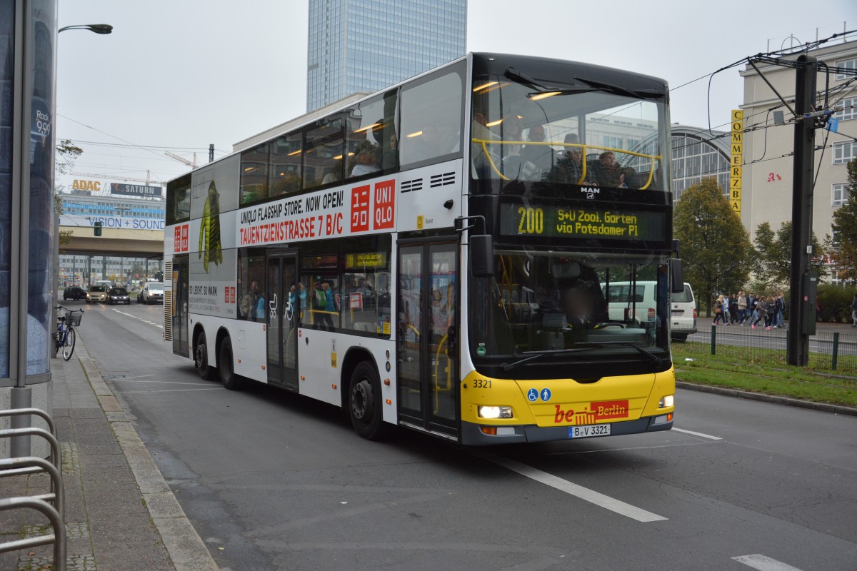 Am 30.10.2014 ist B-V 3321 (MAN Lion's City DD) unterwegs auf der Linie 200 zwischen Berlin Alexanderplatz und Berlin Zoo.
