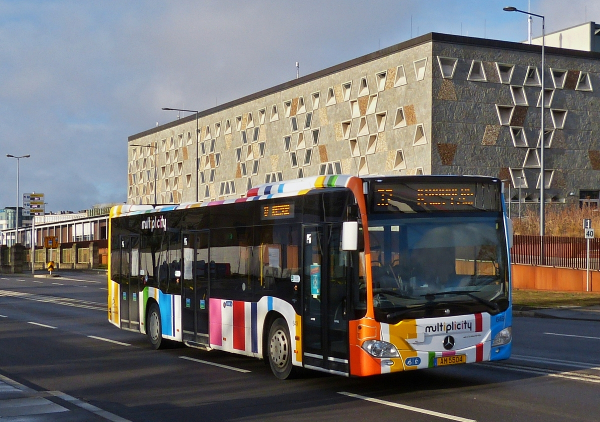 AM 5504, Mercedes Benz Citaro des VDL, vom Glacis auf dem Weg zum Plateau de Kirchberg in der Stadt Luxemburg. 06.01.2022