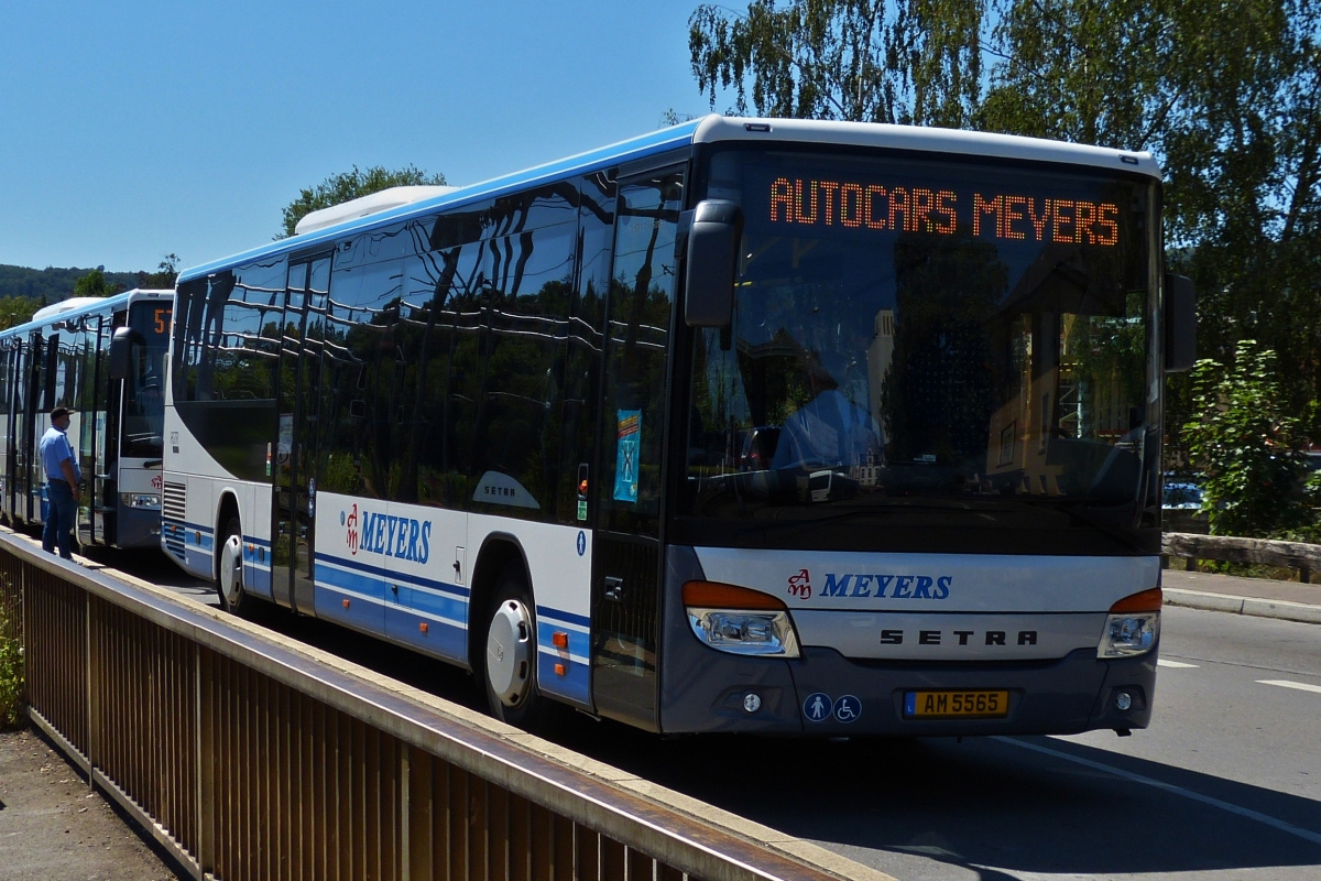 AM 5565, Setra S 415 LE von Autocars Meyers, gesehen am Bahnhof in Ettelbrück.  21.07.2020