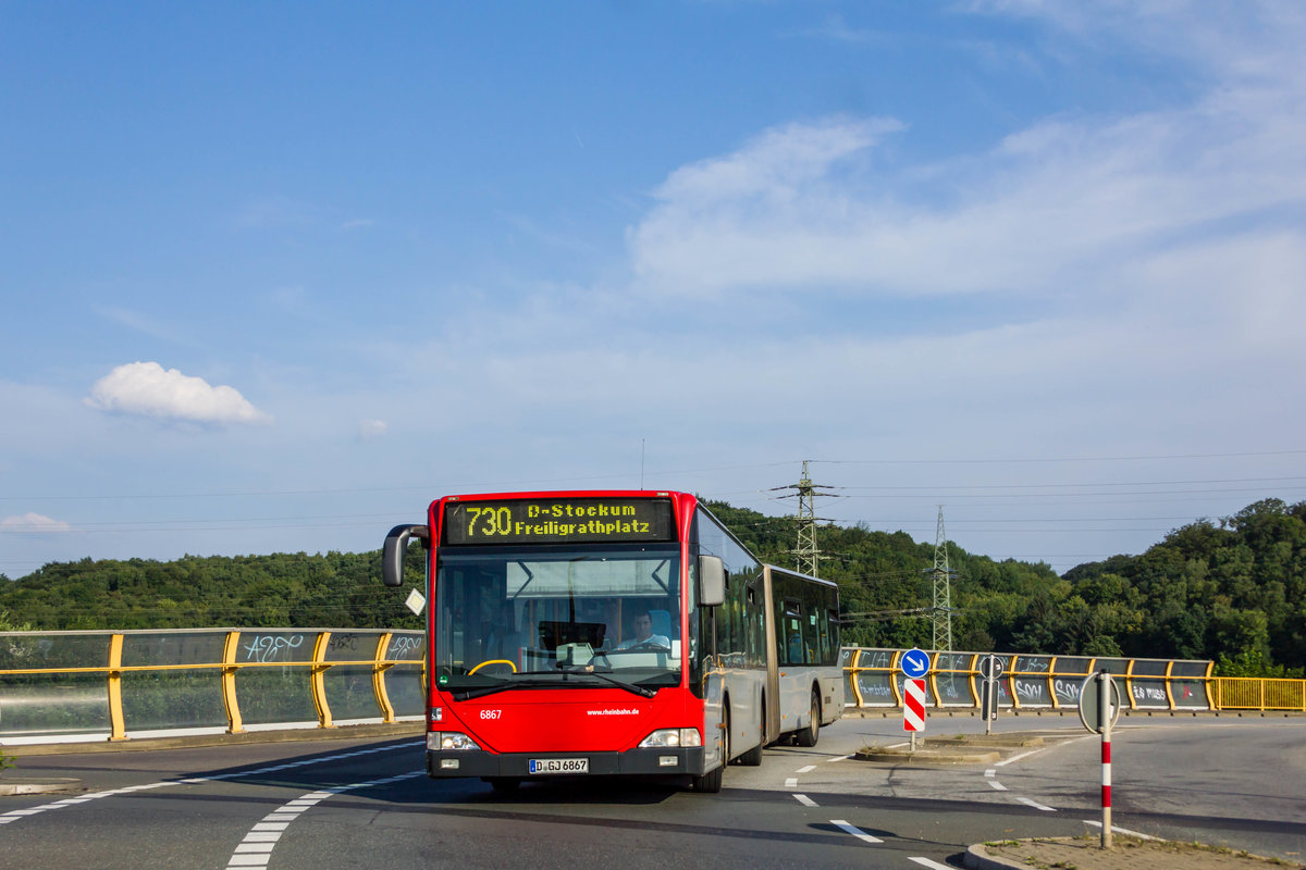 Am Abend des 6.6.2018 fuhr Wagen 6867 der Rheinbahn auf der Linie 730 Richtung Freiligrathplatz über die Rampenstraße in Düsseldorf-Gerresheim