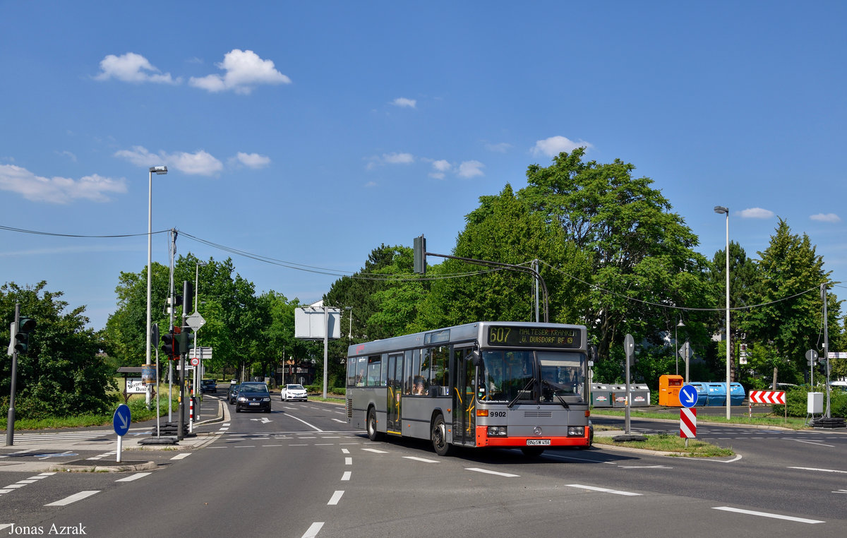 Am Sonntag den 23.Juni 2019, konnte SWB 9902 in Bonn-Endenich am Hermann-Wandersleb-Ring aufgenommen werden. Recht außergewöhnlich ist es noch Fahrzeuge des Typs O405N2 an einem Sonntag auf einem planmäßigen Dienst anzutreffen, wahrschinlich nur in Bonn :) 