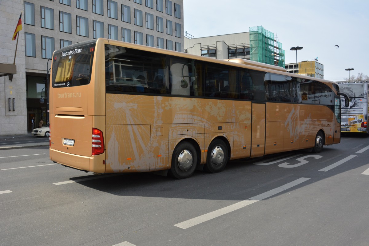 AO 01111-5 fährt am 11.04.2015 durch Berlin. Aufgenommen wurde ein Mercedes Benz Tourismo / Berlin Zoologischer Garten.
