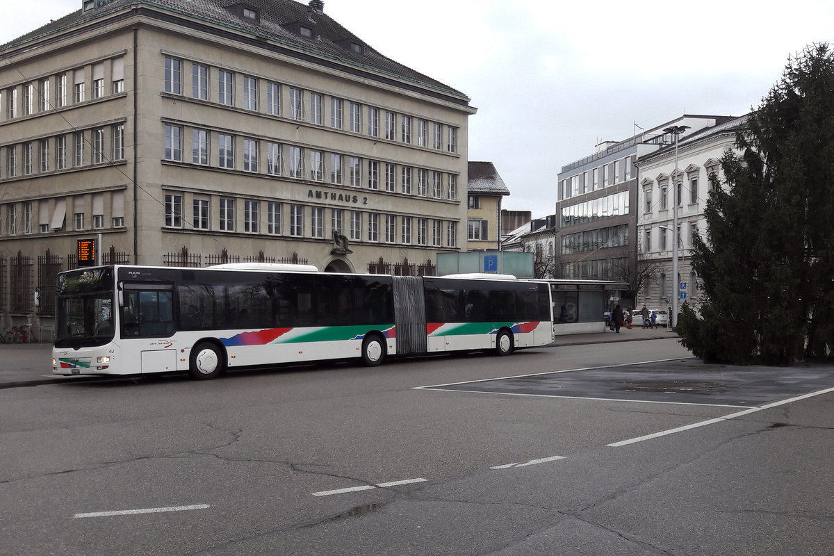 ASm: Aare Seeland mobil MAN 42 der Linie 5 nach Herzogenbuchsee auf dem Amthausplatz Solothurn bei einem Zwischenhalt am 28. Dezember 2017.
Foto: Walter Ruetsch 