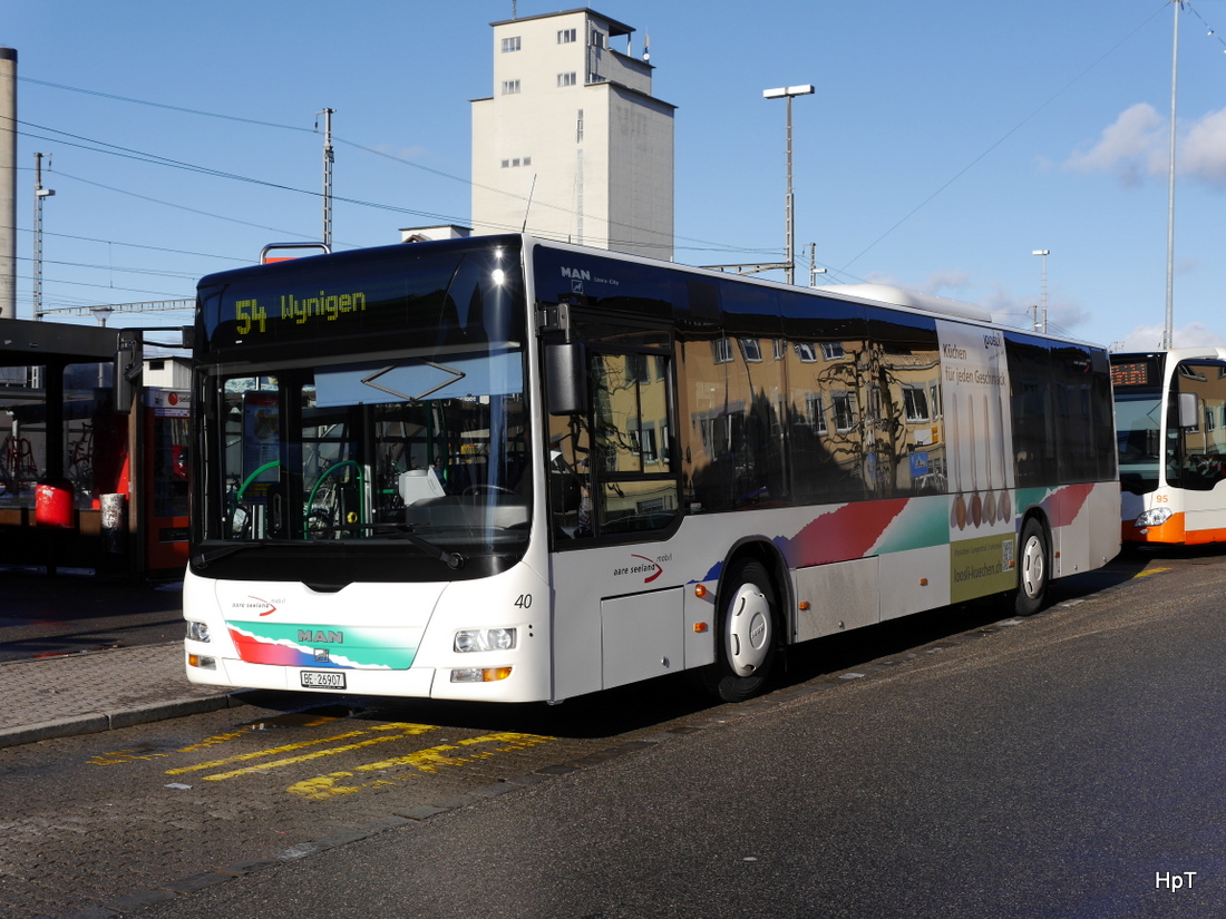 asm Oberaargau - MAN Lion`s City  Nr.40  BE  26907 unterwegs auf der Linie 54 bei den Haltestellen vor dem Bahnhof in Herzogenbuchsee am 04.01.2015