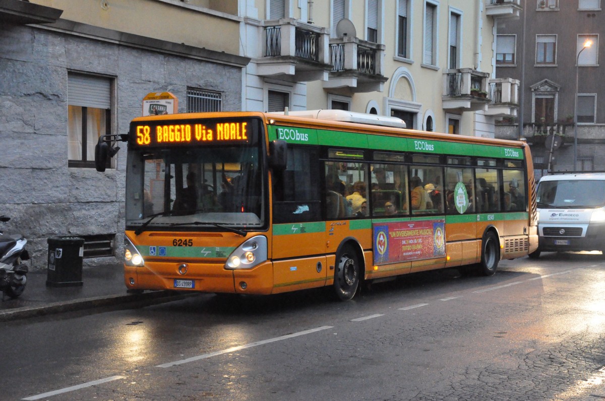 ATM, Milano. Irisbus Citelis 12 (Nr.6245) in Via Del Maino/Via Costanza. (10.11.2014)