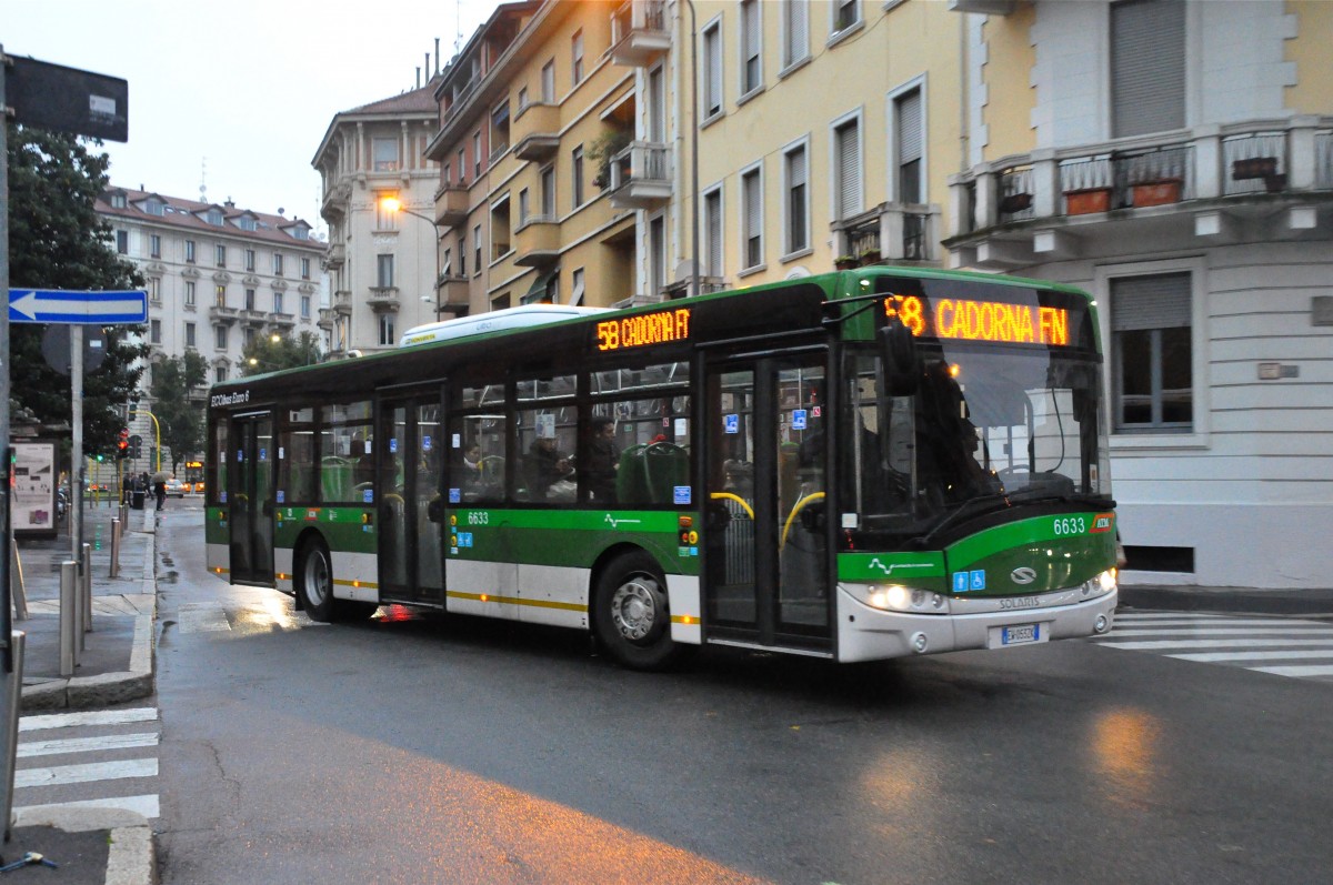 ATM, Milano. Solaris Urbino 12 (Nr.6633) in Via Del Maino/Via Costanza. (10.11.2014)