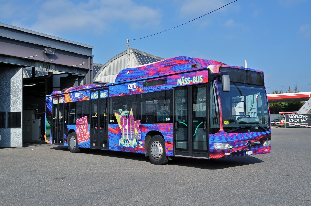 Auch an der 545 Basler Herbstmesse wurde ein Mässbus eingesetzt. Diesmal war es der Mercedes Citaro 804. Die Aufnahme auf dem Hof der Garage Rankstrasse entstand am 26.10.2015.