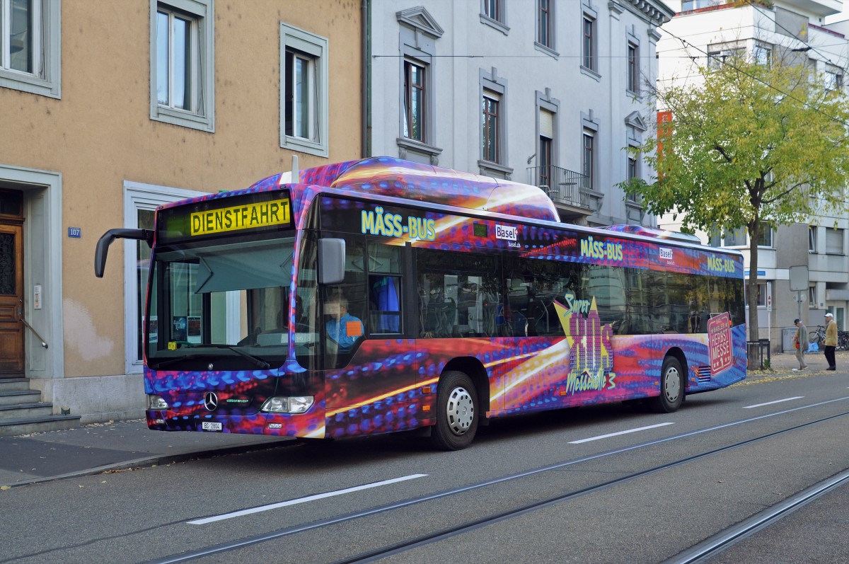 Auch an der 545 Basler Herbstmesse wurde ein Mässbus eingesetzt. Diesmal war es der Mercedes Citaro 804. Die Aufnahme am Riehenring entstand am 25.10.2015.