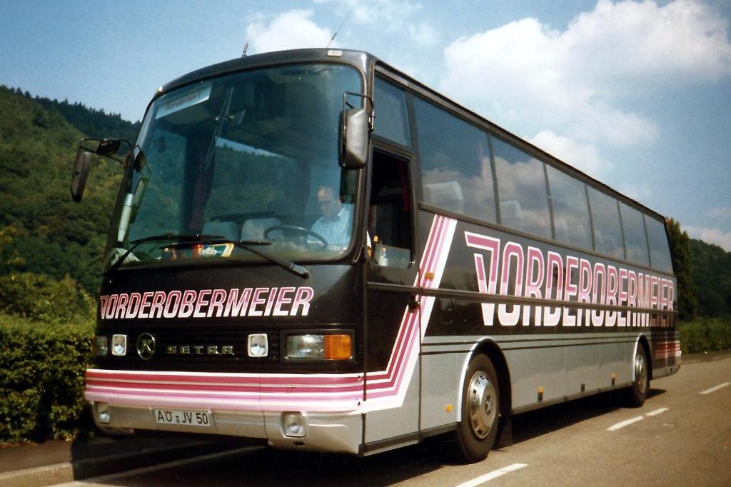 Aus den 90-er Jahren: Setra S 215 HD  Vorderobermeier , in Heidelberg
