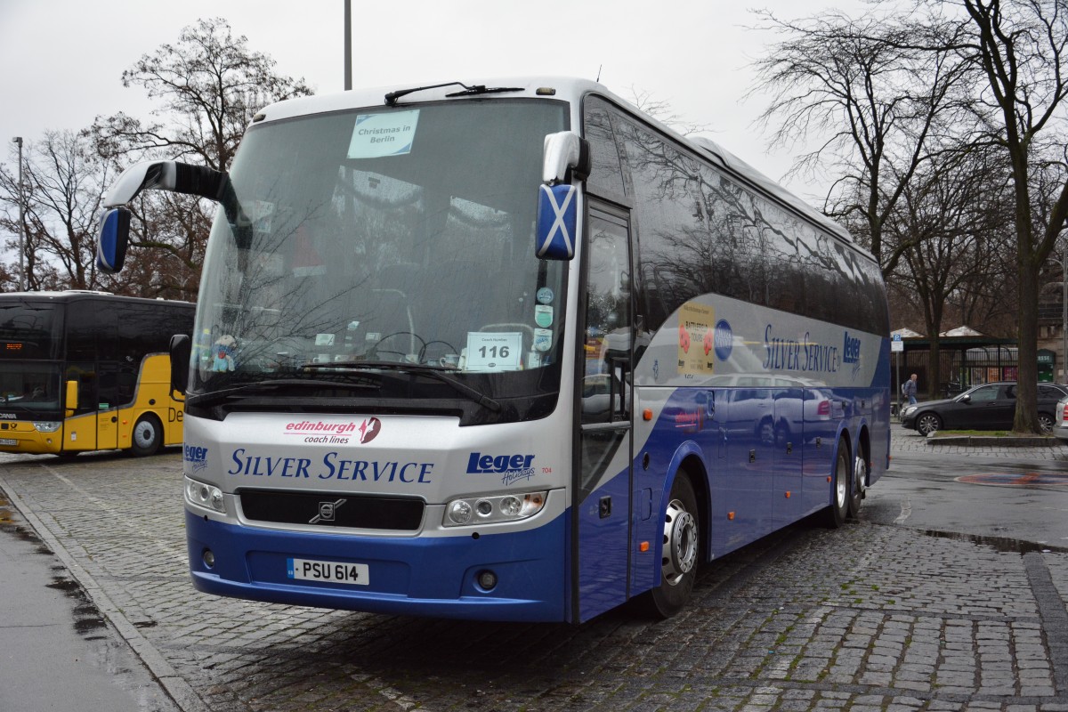 Aus Schottland kommt dieser VOLVO 9700 mit dem Kennzeichen PSU 614 und steht am 24.12.2014 auf dem Hardenbergplatz in Berlin.
