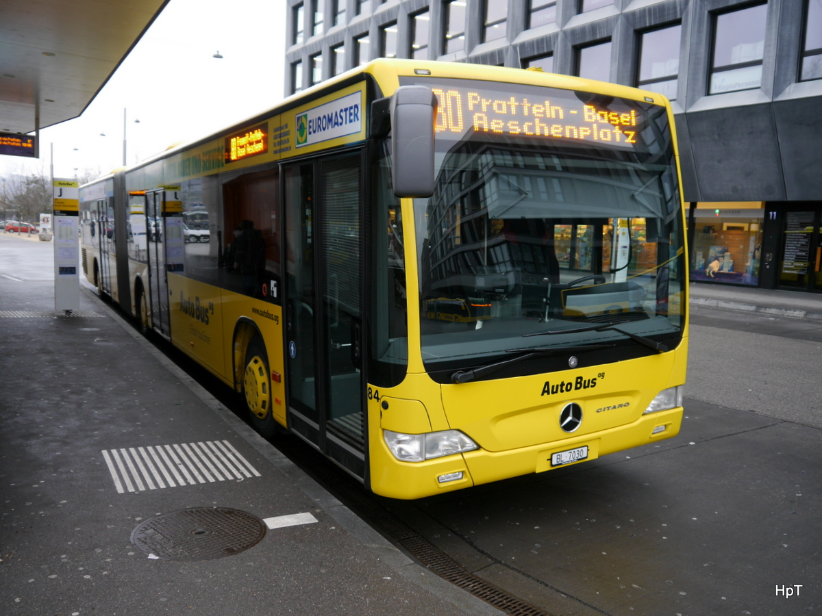 AutoBus AG Liestal - Mercedes Citaro Nr.84  BL 7030 bei den Bushaltestellen vor dem Bahnhof in Liestal am 23.12.2017