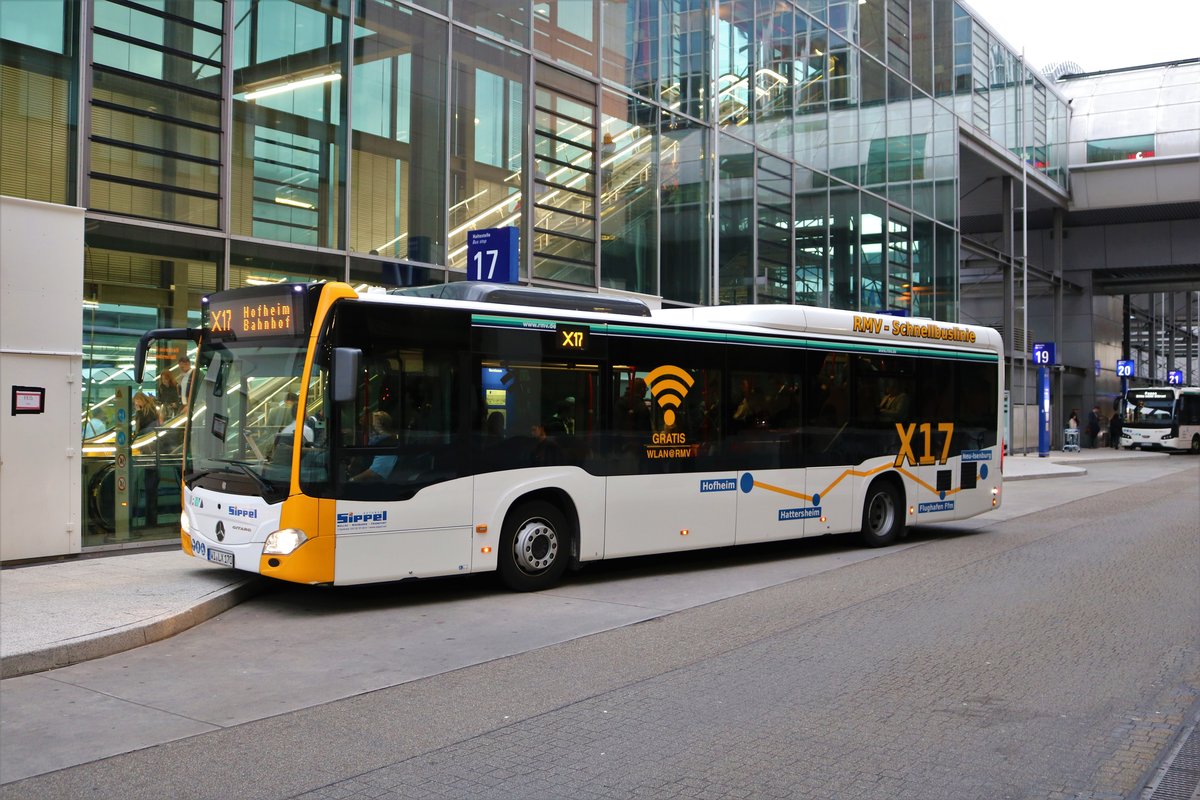 Autobus Sippel Mercedes Benz Citaro 2 RMV Linie X17 am 15.10.19 am Flughafen Frankfurt am Main 