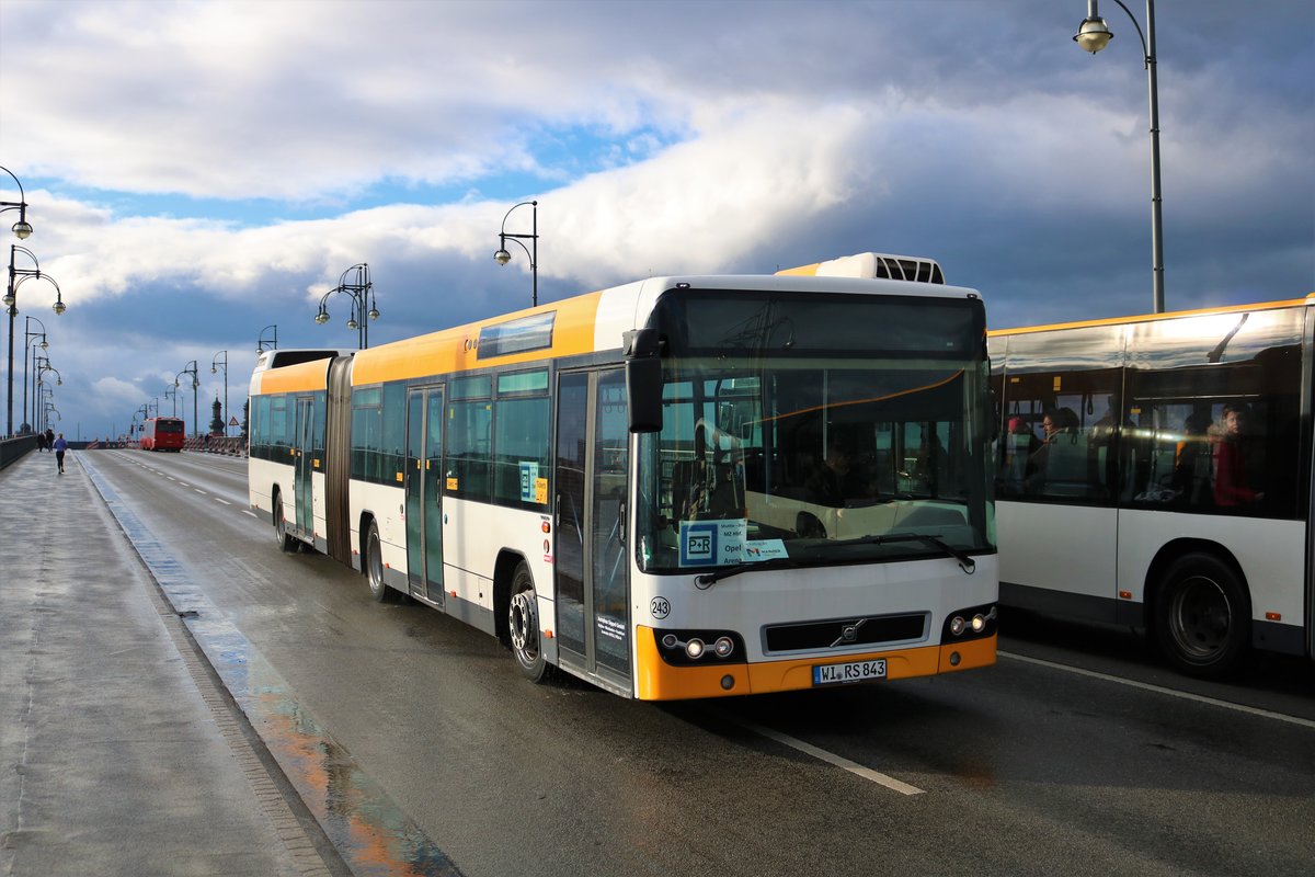 Autobus Sippel Volvo 7700 am 18.01.20 auf der Theodor Heuss Brücke die zur Zeit für Autos gesperrt ist