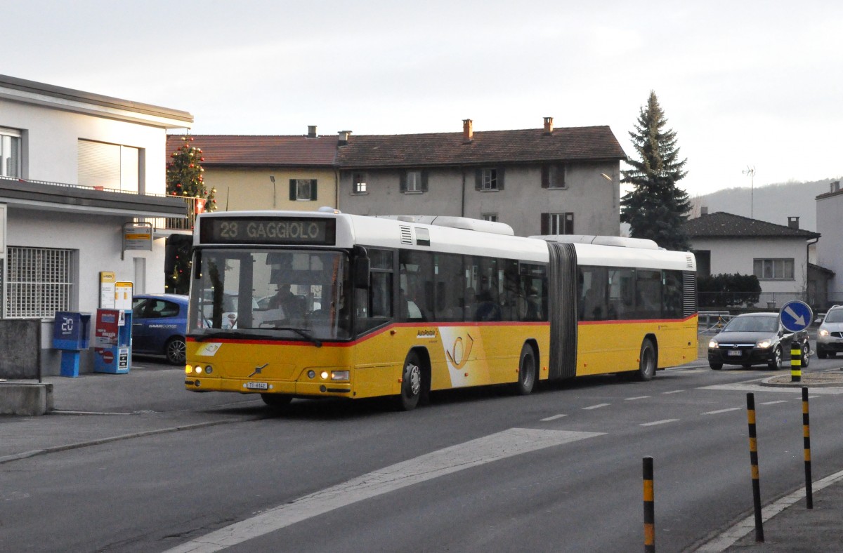AutoPostale del Mendrisiotto, Mendrisio. Volvo 7000A (TI 6'142) in Genestrerio, Piazza. (9.1.2015)