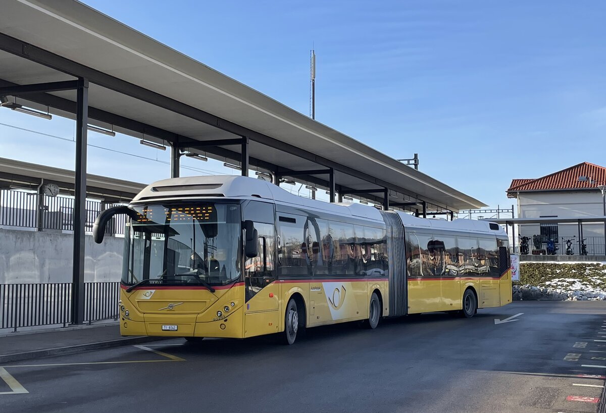 AutoPostale del Mendrisiotto, Mendrisio. Volvo 7900 HA (TI 6'142) in Stabio, Stazione. (15.12.2021)