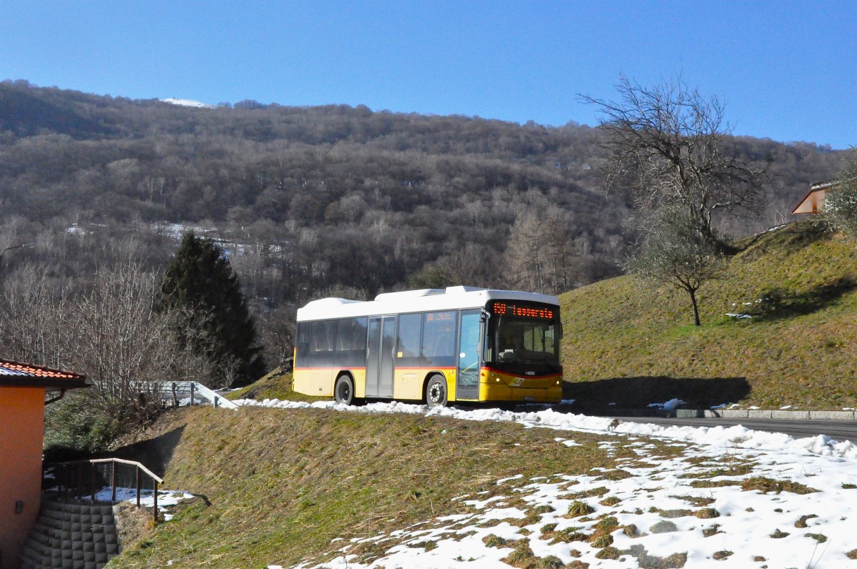 AutoPostale della Capriasca, Tesserete. Scania/Hess K320UB (TI 214'652) in Odogno, Bivio per Bettagno. (20.2.2015)