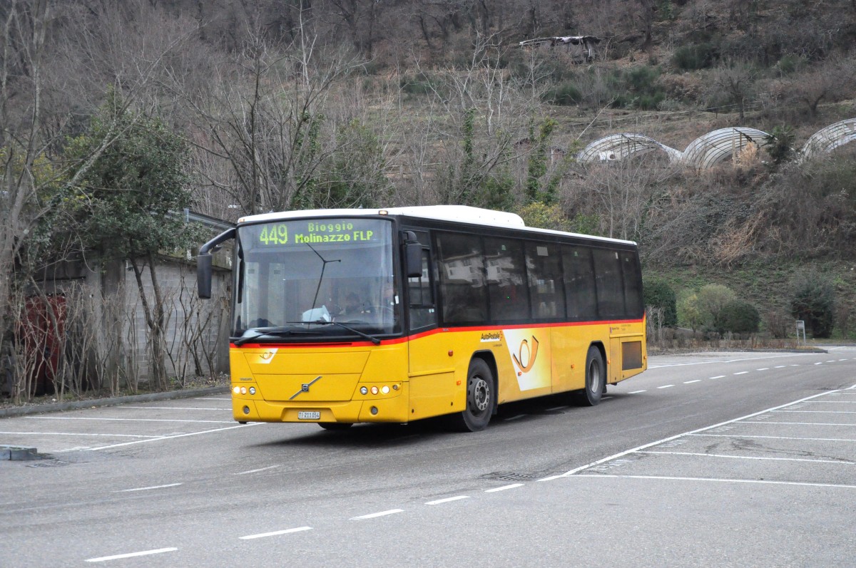 AutoPostale della Capriasca, Tesserete. Volvo 8700LE (TI 211'054) in Manno, La Monda. (2.1.2015)