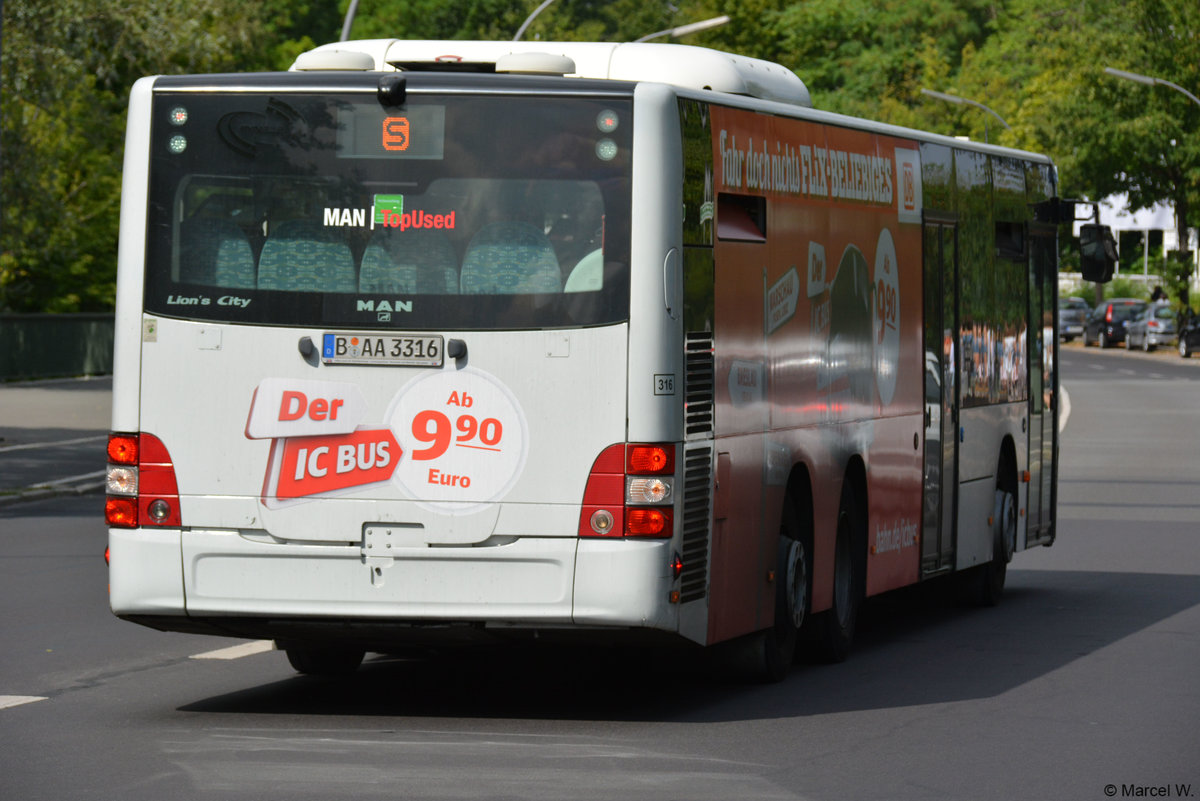 B-AA 3316 ist am 05.08.2018 für die S-Bahn Berlin GmbH als SEV unterwegs. Aufgenommen wurde ein MAN Lion's City / Bahnhof Wannsee.