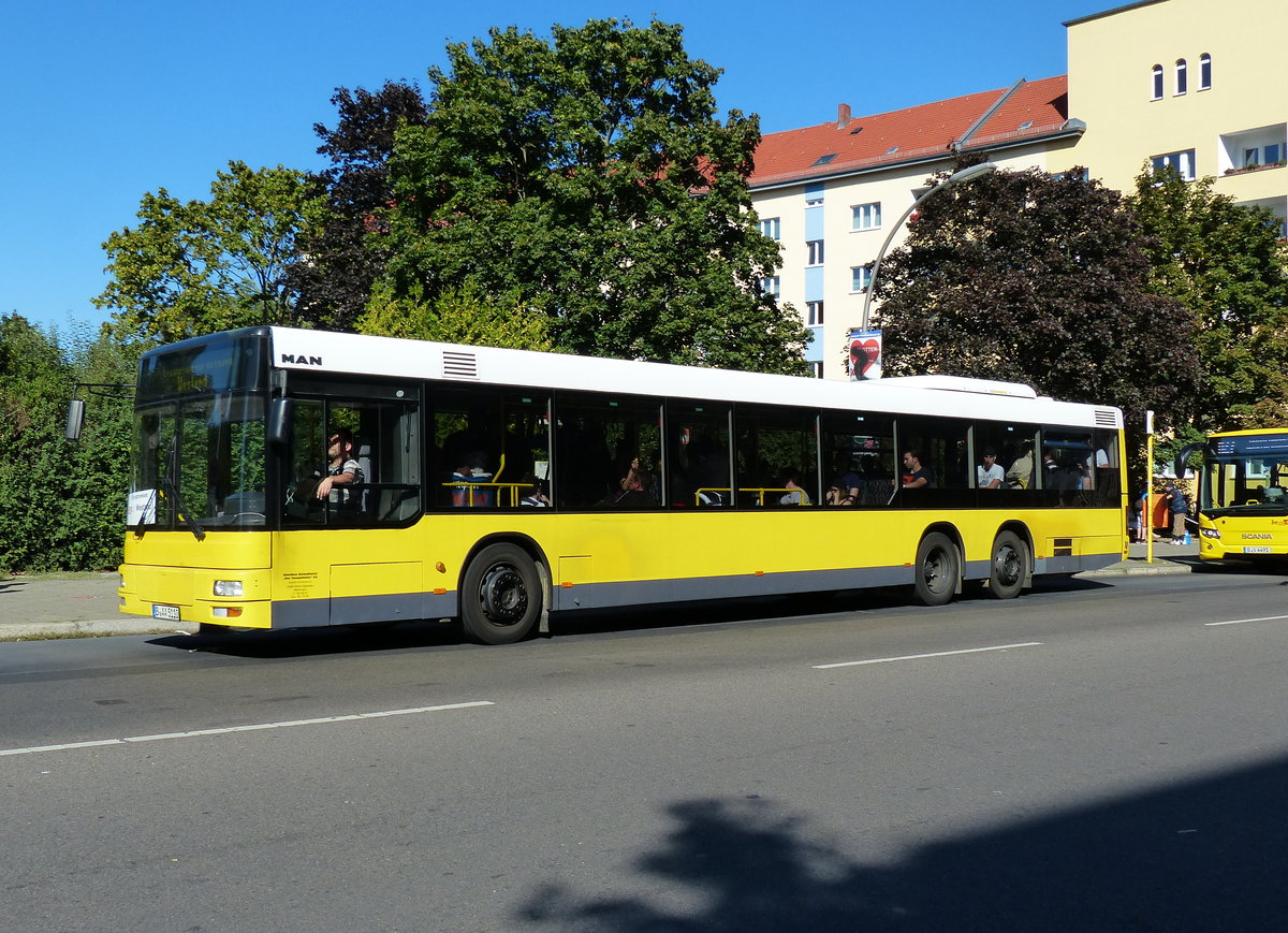 B-AA 5110 im SEV S41/S42 (Ring) Ersatzverkehr, ein MAN NL313 (Der Tempelhofer) in Berlin im Aug.2016.
