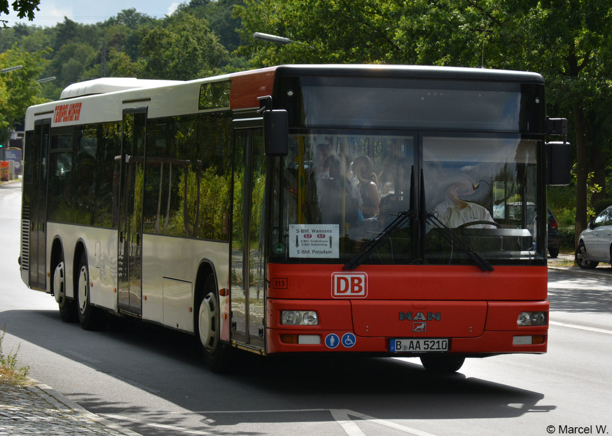 B-AA 5210 ist am 05.08.2018 für die S-Bahn Berlin GmbH als SEV unterwegs. Aufgenommen wurde ein MAN / Bahnhof Wannsee.