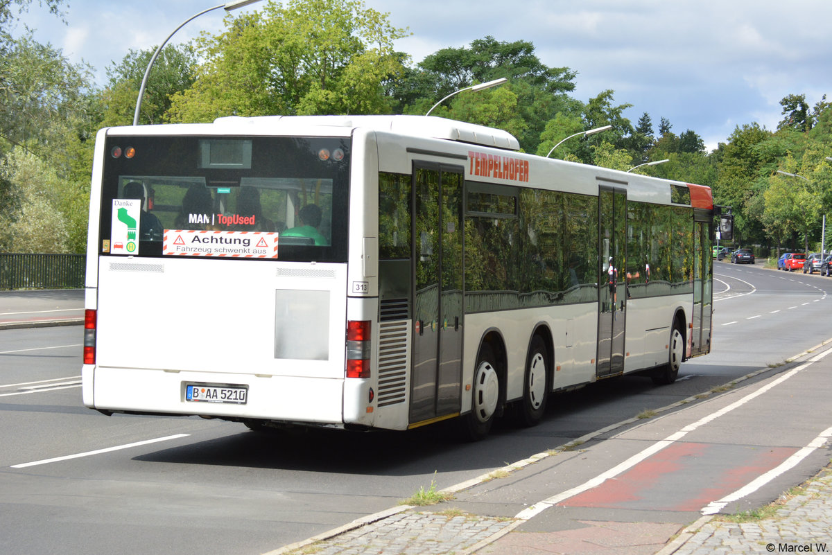 B-AA 5210 ist am 05.08.2018 für die S-Bahn Berlin GmbH als SEV unterwegs. Aufgenommen wurde ein MAN / Bahnhof Wannsee.