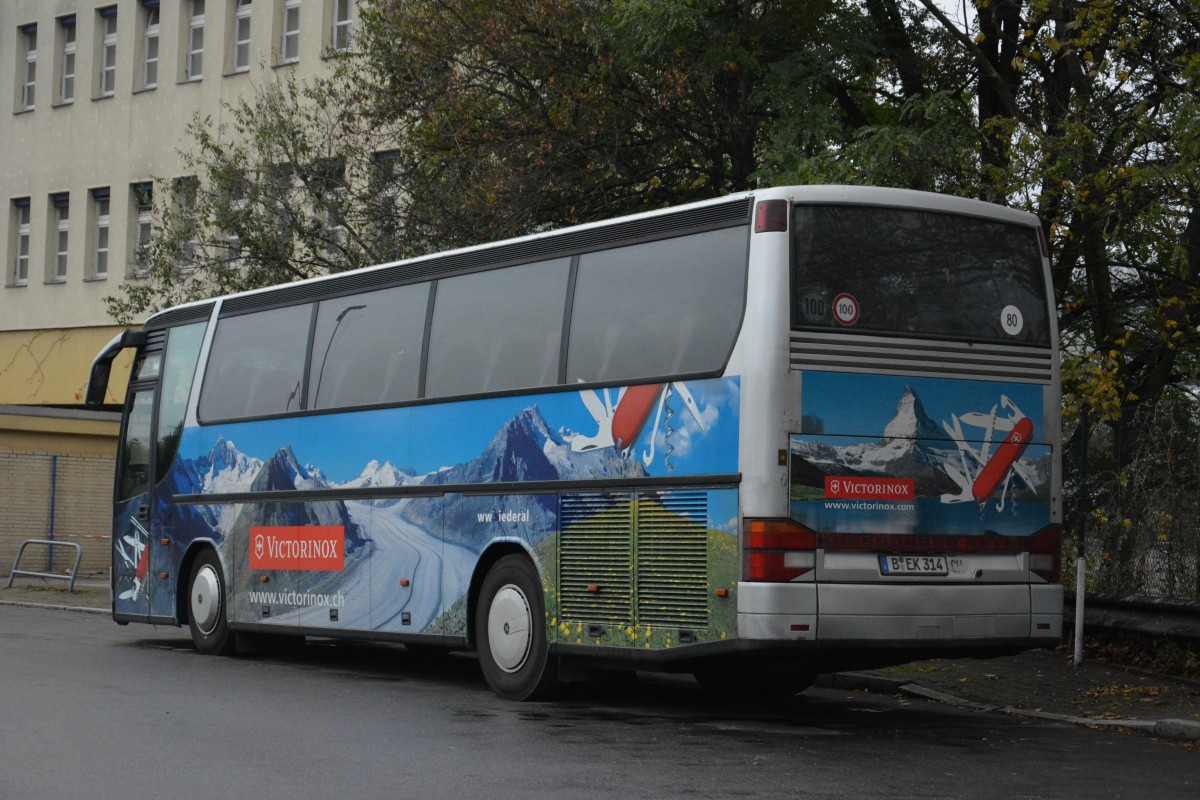 B-EK 314 steht am 26.10.2014 auf dem Rastplatz an der A115 beim Dreieck Funkturm. Aufgenommen wurde ein Setra 3xx.
