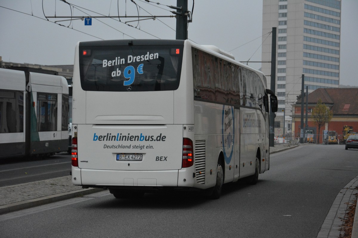 B-EX 4272 (Mercedes Benz Tourismo) fährt am 25.10.2014 durch Potsdam. Aufgenommen am Platz der Einheit.

