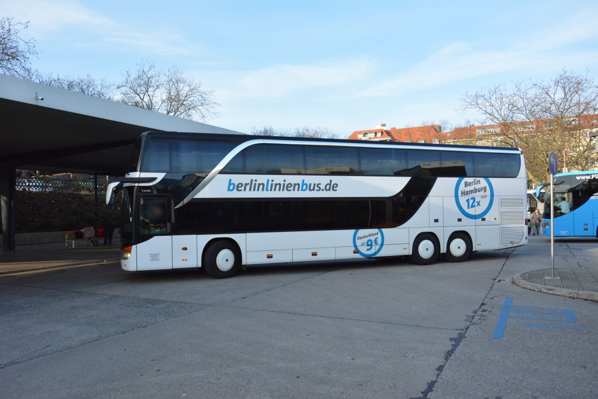 B-HA 6080 (Setra S 431 DT) wurde am 18.01.2015 in Berlin am ZOB aufgenommen.
