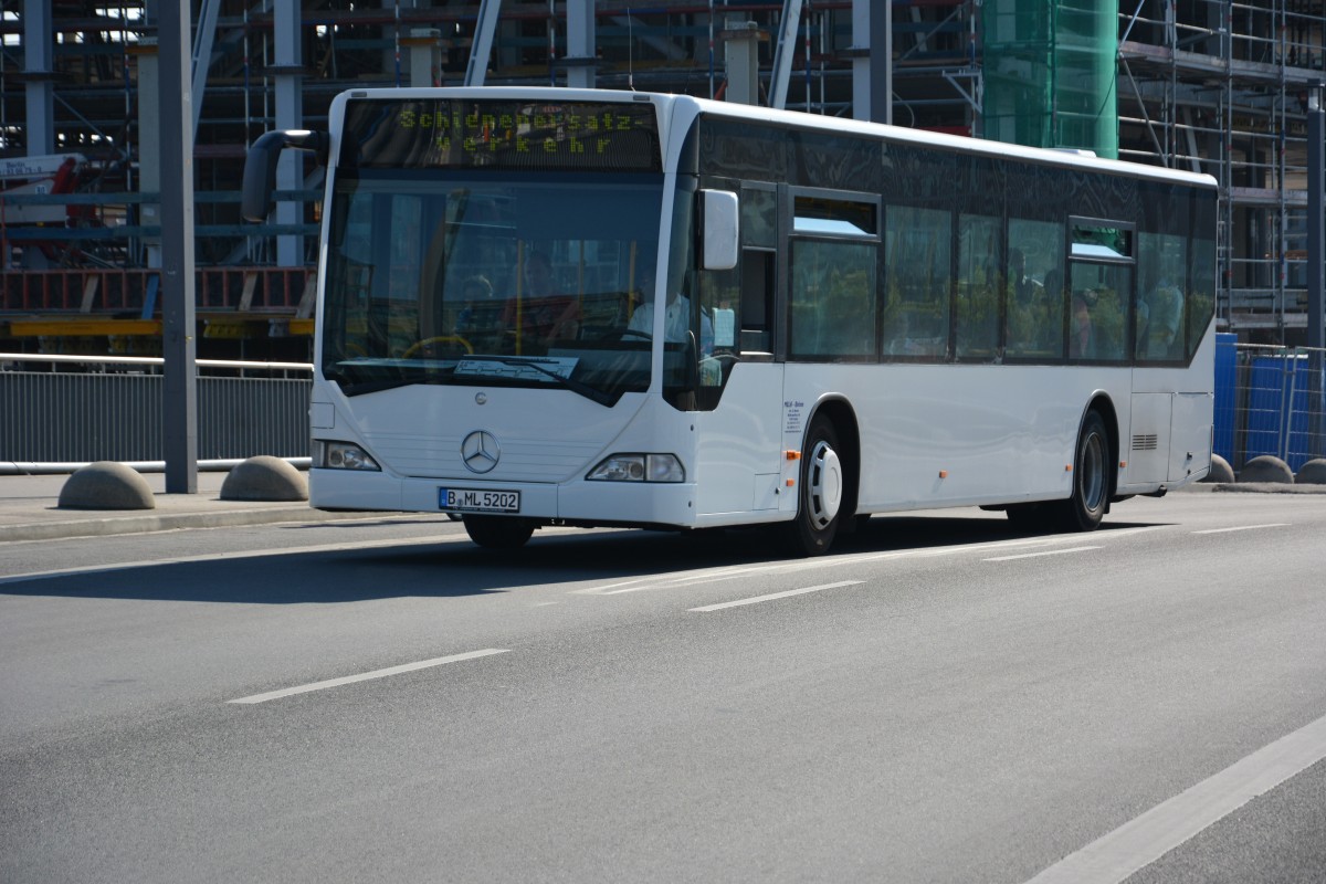 B-ML 5202 fährt am 18.07.2015 für die S-Bahn Berlin Schienenersatzverkehr. Aufgenommen wurde ein Mercedes Benz Citaro / Berlin Rahel-Hirsch-Straße.
