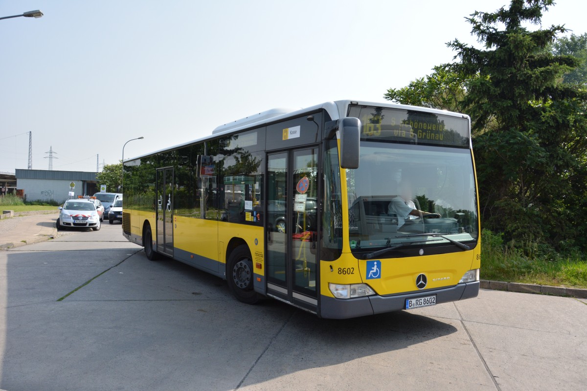 B-RG 8602 auf der Linie 163 zum S-Bahnhof Schöneweide. Aufgenommen am 23.05.2014.