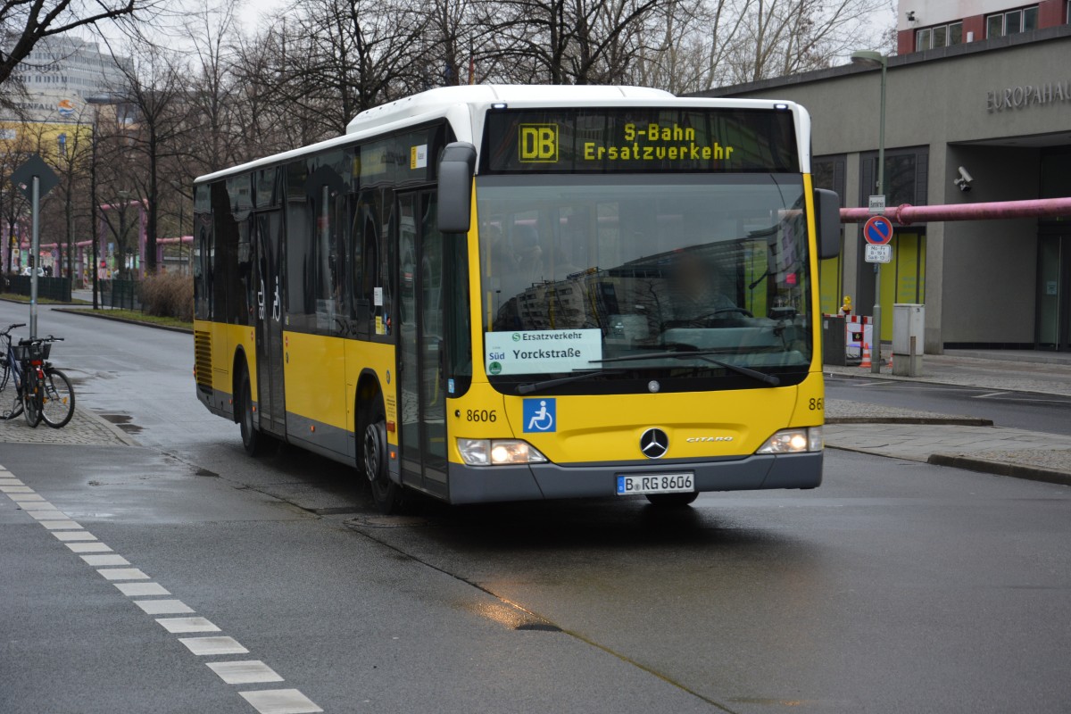 B-RG 8606 fährt am 14.03.2015 für die S-Bahn Berlin SEV zwischen Berlin Friedrichstraße und Berlin Yorckstraße. Aufgenommen wurde ein Mercedes Benz Citaro Facelift / Berlin Stresemannstraße.
