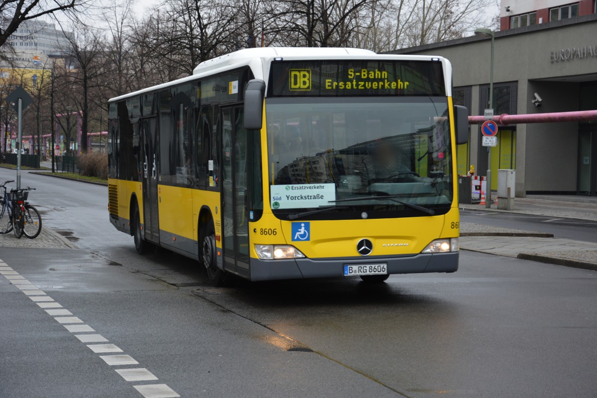 B-RG 8606 fährt am 14.03.2015 für die S-Bahn Berlin SEV zwischen Berlin Friedrichstraße und Berlin Yorckstraße. Aufgenommen wurde ein Mercedes Benz Citaro Facelift / Berlin Stresemannstraße.
