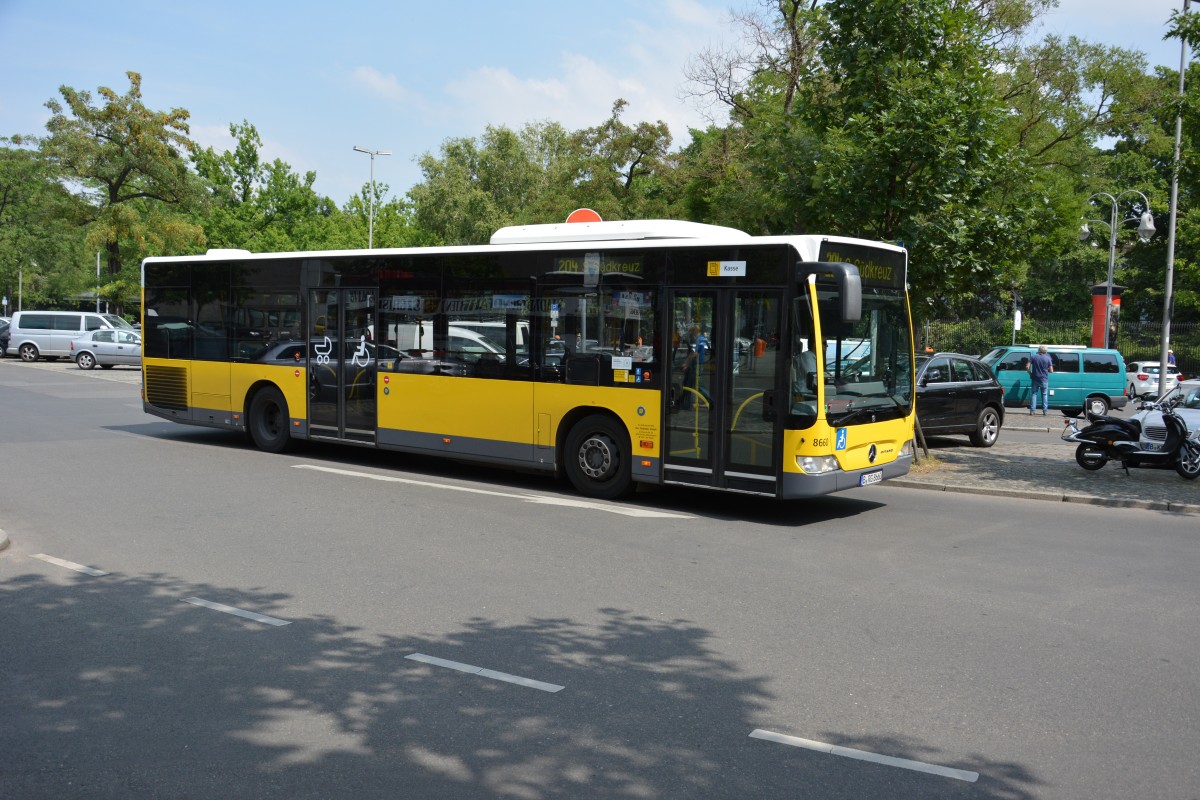 B-RG 8660 fährt am 08.07.2014 auf der Linie 2004 zum Südkreuz.