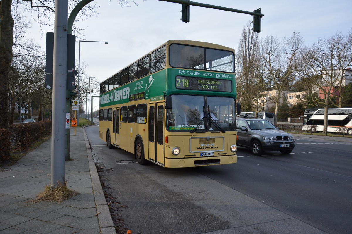 B-U 3413 fährt am 17.01.2015 auf der Linie 218 zur Messe in Berlin. Aufgenommen wurde ein MAN SD 200, Berlin Heerstraße.

